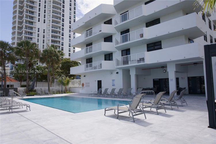 Vendome Place #902 image #7