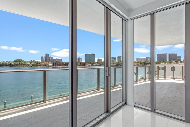 Onda Residences #406 image #23