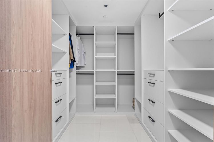 Onda Residences #406 image #29