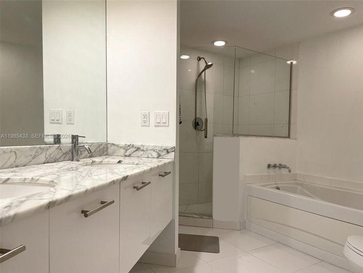 500 Brickell #1407 image #9