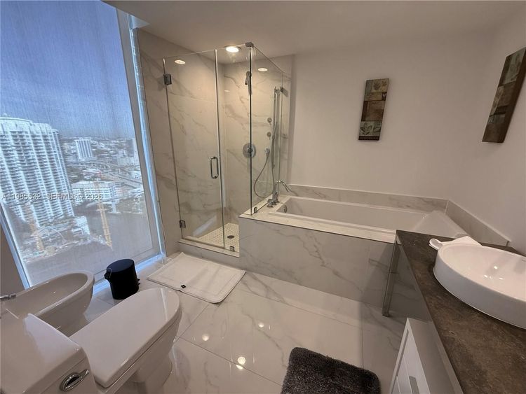 Icon Brickell I #3913 image #9