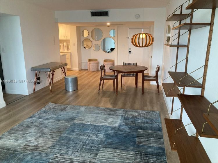 Carriage House #320 image #43