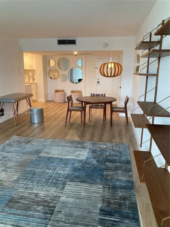 Carriage House #320 image #46