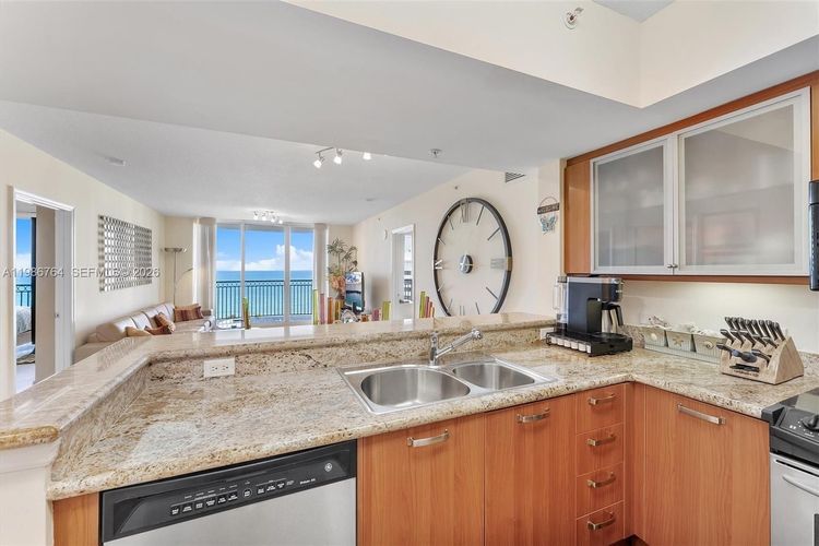 The Vue #1106 image #10