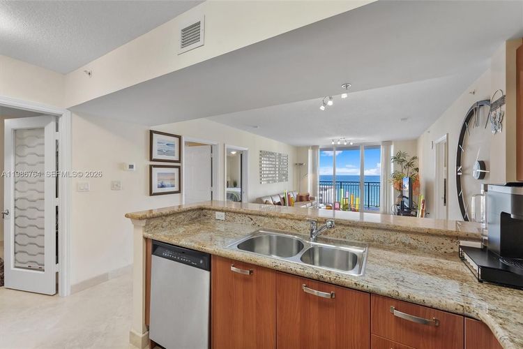 The Vue #1106 image #11