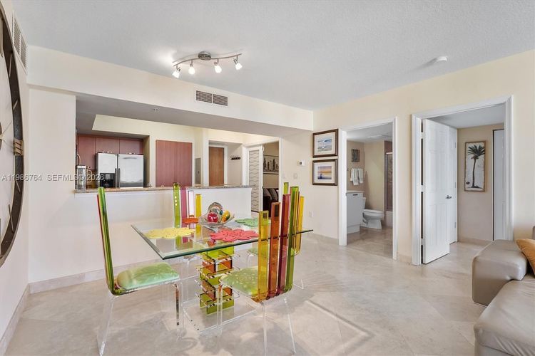 The Vue #1106 image #12