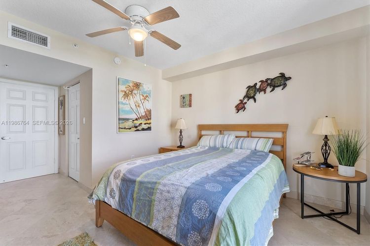 The Vue #1106 image #15