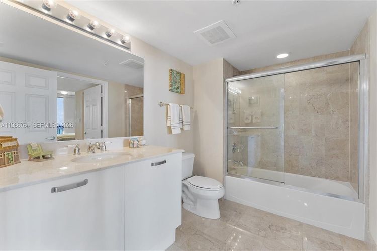 The Vue #1106 image #16