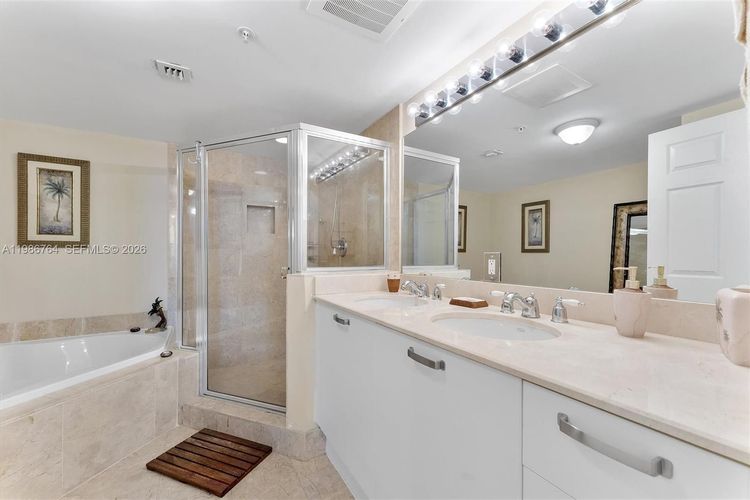 The Vue #1106 image #22