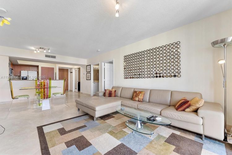 The Vue #1106 image #6