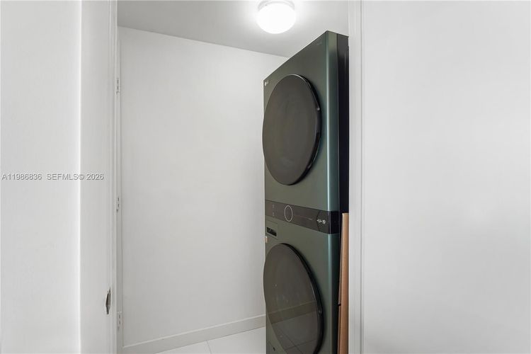 Icon Brickell II #3311 image #6