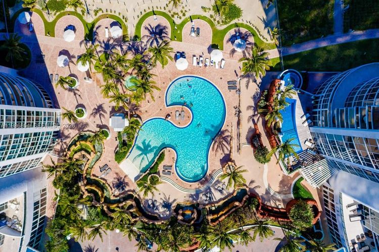 Trump International #907 image #1