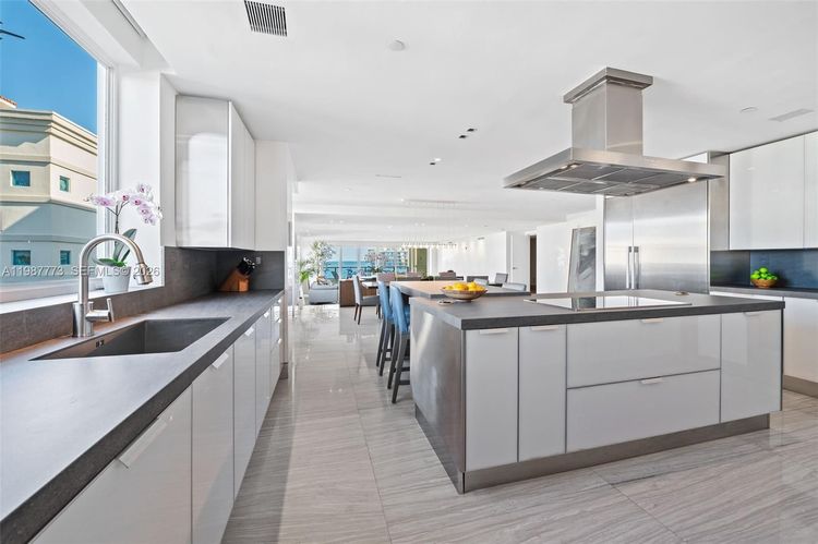 Residences at Vizcaya #502 image #11