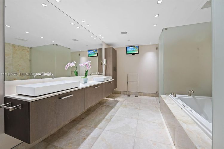 Residences at Vizcaya #502 image #17