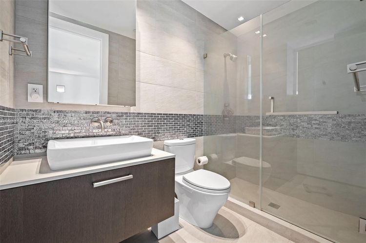 Residences at Vizcaya #502 image #22