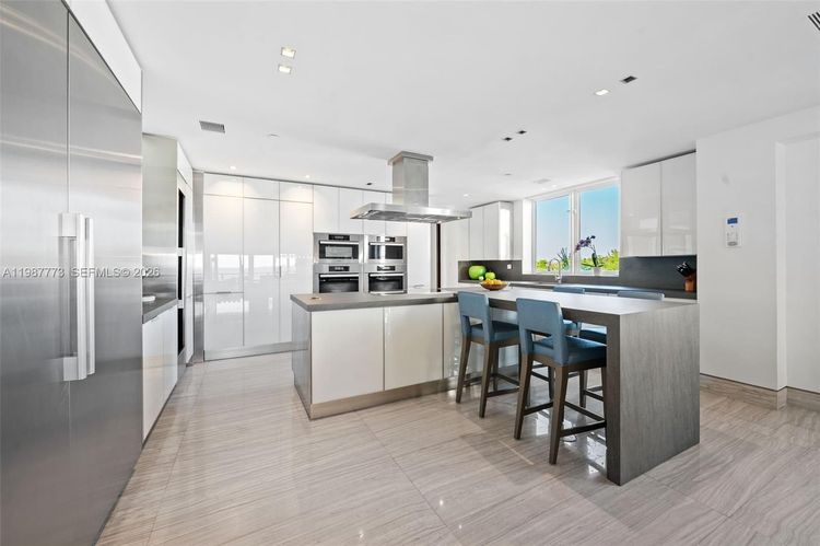 Residences at Vizcaya #502 image #9