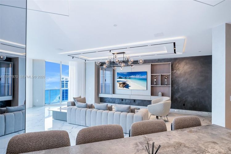 Trump Hollywood #3905 image #12