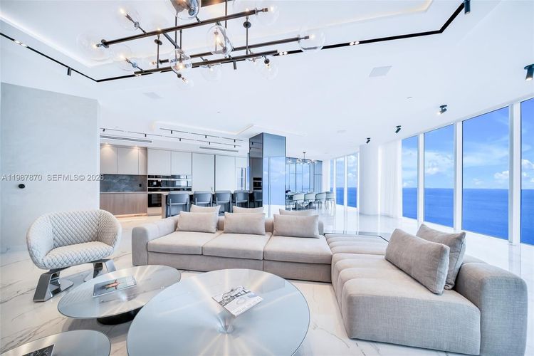 Trump Hollywood #3905 image #9