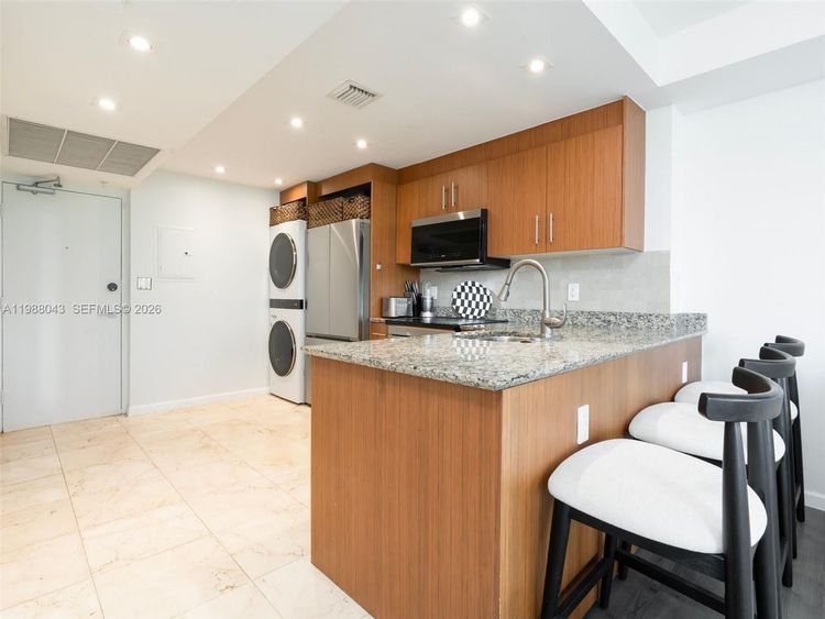 Harbour House #402 image #6