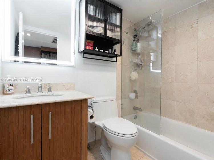 Harbour House #402 image #9