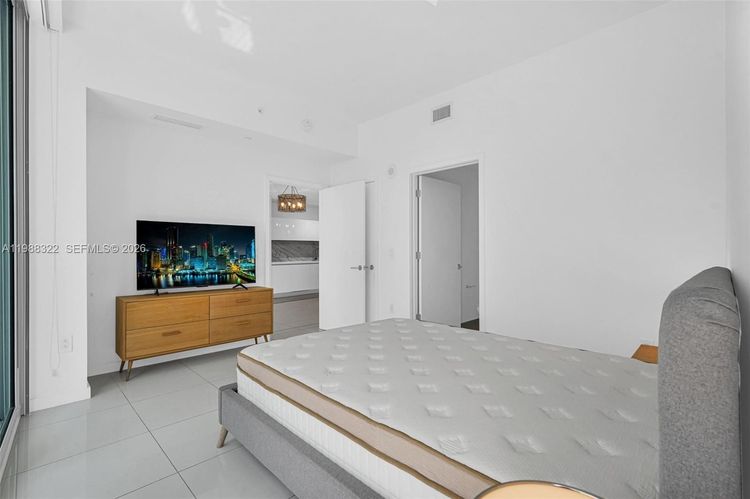 Paramount Miami Worldcenter #2912 image #31