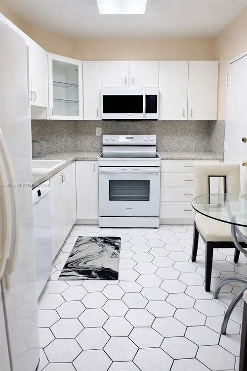 Arlen House West #1225 image #12