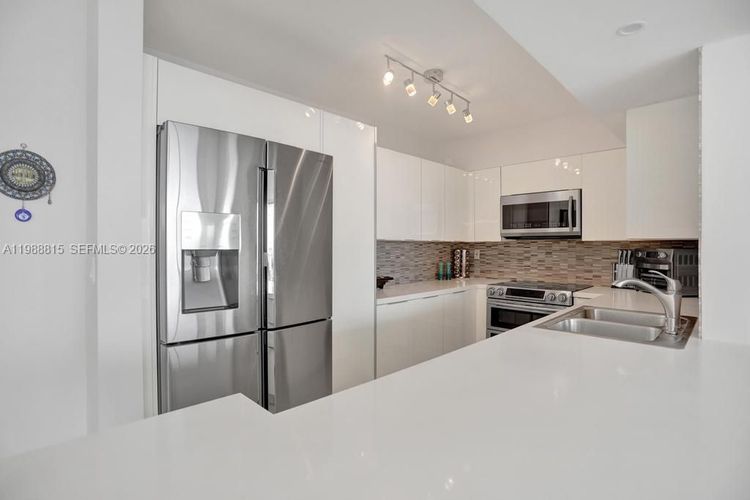 The Wave Condominium #525 image #15