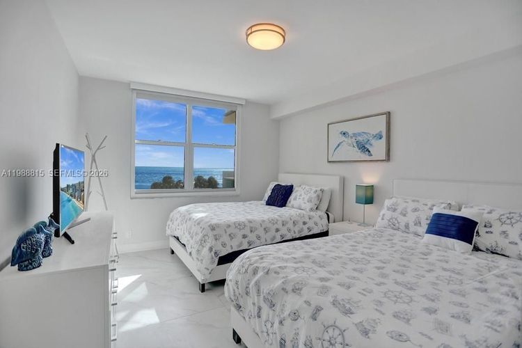 The Wave Condominium #525 image #16