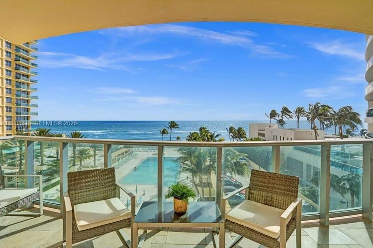 The Wave Condominium #525 image #24