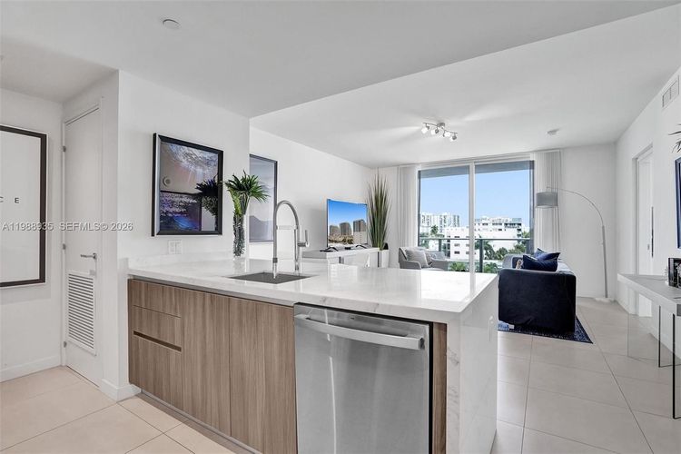 Tiffany House #513 image #15