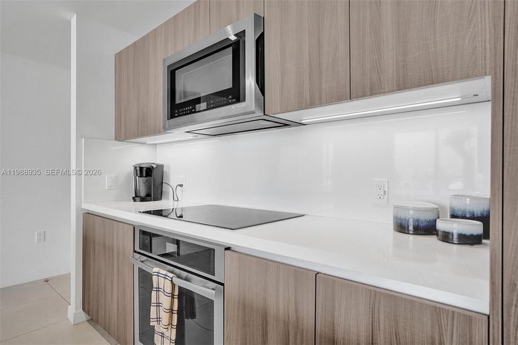 Tiffany House #513 image #17