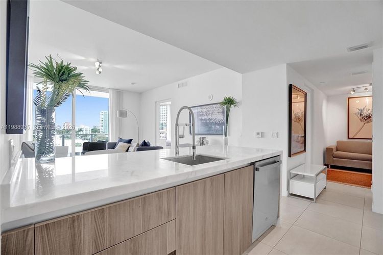 Tiffany House #513 image #18