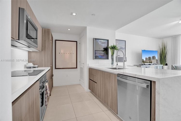 Tiffany House #513 image #19