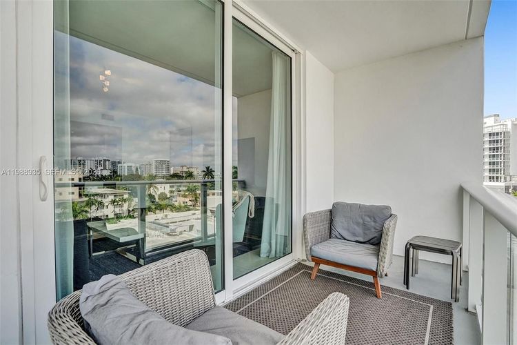 Tiffany House #513 image #35