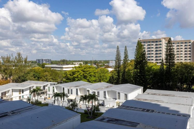 Commodore Plaza - Tower #806 image #10