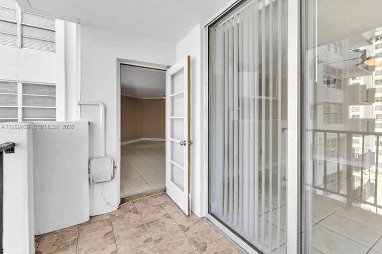 Commodore Plaza - Tower #806 image #11