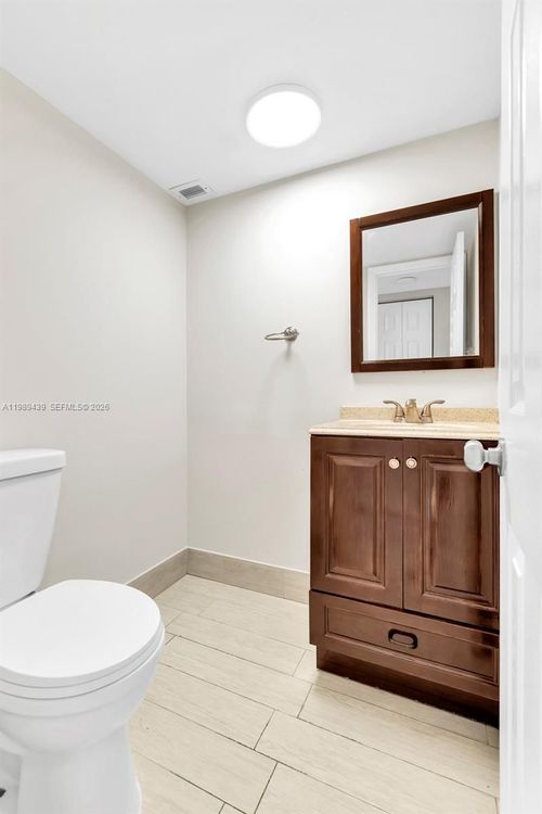 Commodore Plaza - Tower #806 image #13