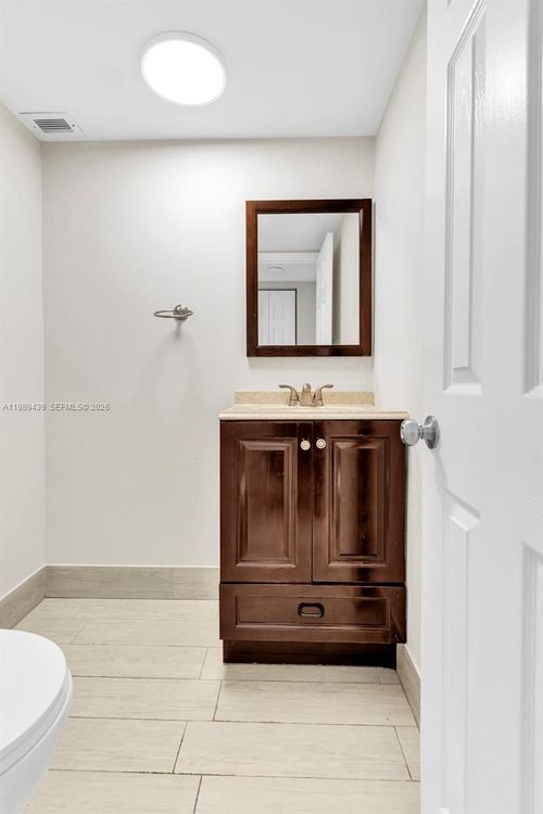 Commodore Plaza - Tower #806 image #14