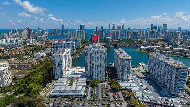 Commodore Plaza - Tower #806 image #27