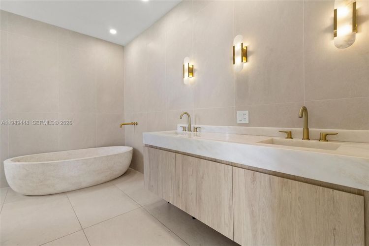 Prince George Condo #21C image #12