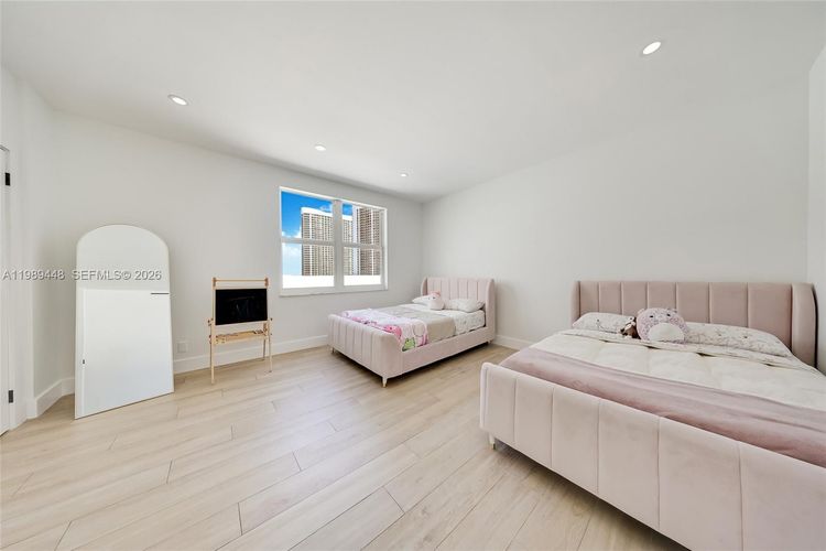 Prince George Condo #21C image #14