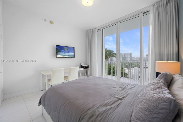 Paramount Bay #803 image #12