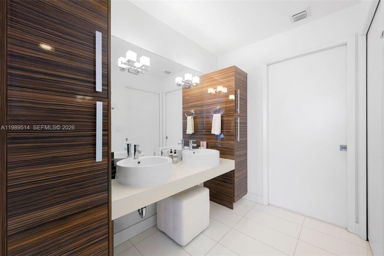Paramount Bay #803 image #17