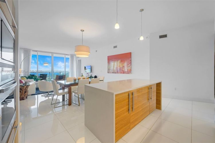 Paramount Bay #803 image #7