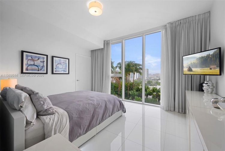 Paramount Bay #803 image #8