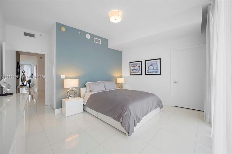 Paramount Bay #803 image #9
