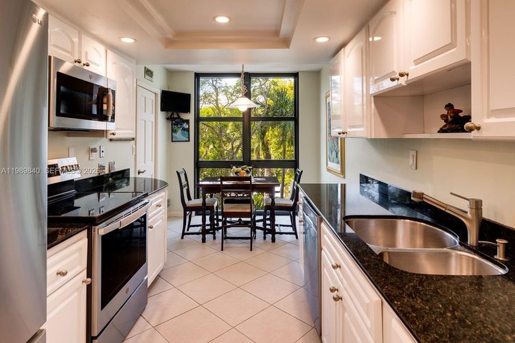 Towers of Key Biscayne #F206 image #18