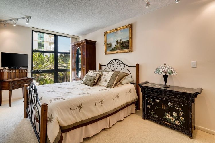 Towers of Key Biscayne #F206 image #23