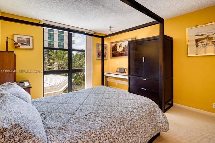 Towers of Key Biscayne #F206 image #24