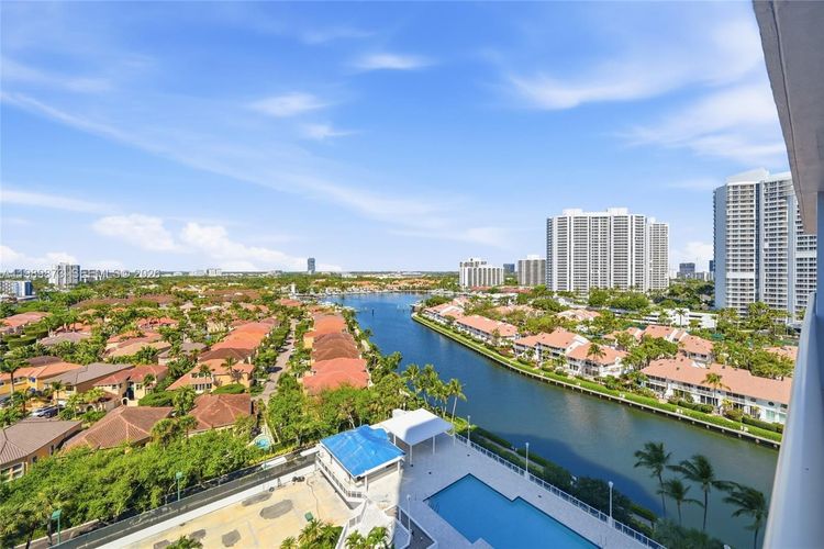 One Island Place #1203 image #10